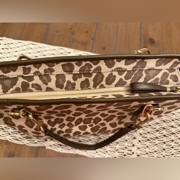 Coach light chestnut jaguar print canvas tote. NWT. - Picture 5 of 7